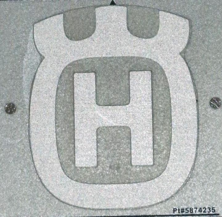 DECAL HUSQVARNA CROWN in the group Spare Parts Robotic Lawn Mower / Spare parts Husqvarna Automower® 415X / Automower 415X - 2023 at GPLSHOP (5874235-01)