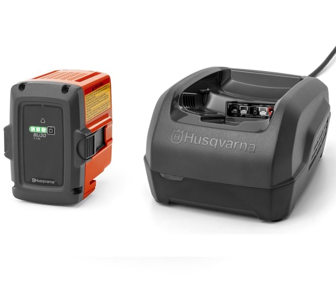 Husqvarna Battery & charger kit BLi30 & QC250 in the group Husqvarna Forest and Garden Products / Husqvarna Battery operated power tools / Accessories Battery Operated Power Tools / Kit with battery & charger at GPLSHOP (9679377)