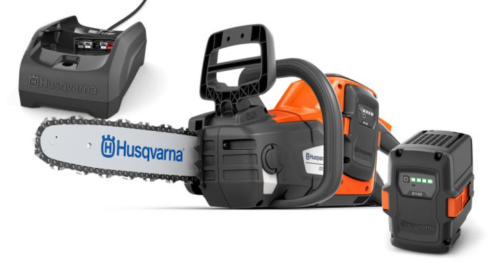 Husqvarna 225i + B140 & C80 in the group Husqvarna Forest and Garden Products / Husqvarna Chainsaws / Battery Chainsaws at GPLSHOP (9705475-06)