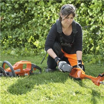 Husqvarna 115iHD45 + BLi10 & QC80 Battery Hedgetrimmer