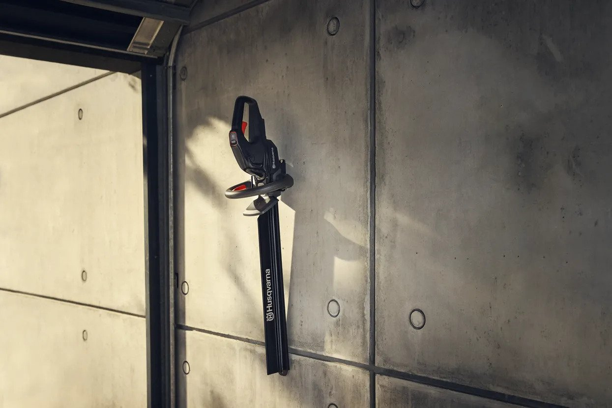 Husqvarna Aspire™ H50 with battery and charger