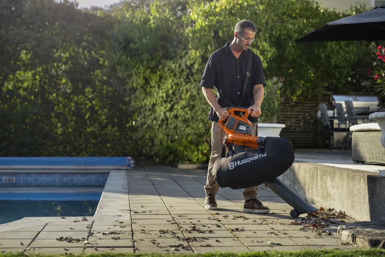 Husqvarna 120iBV Battery Leaf Blower