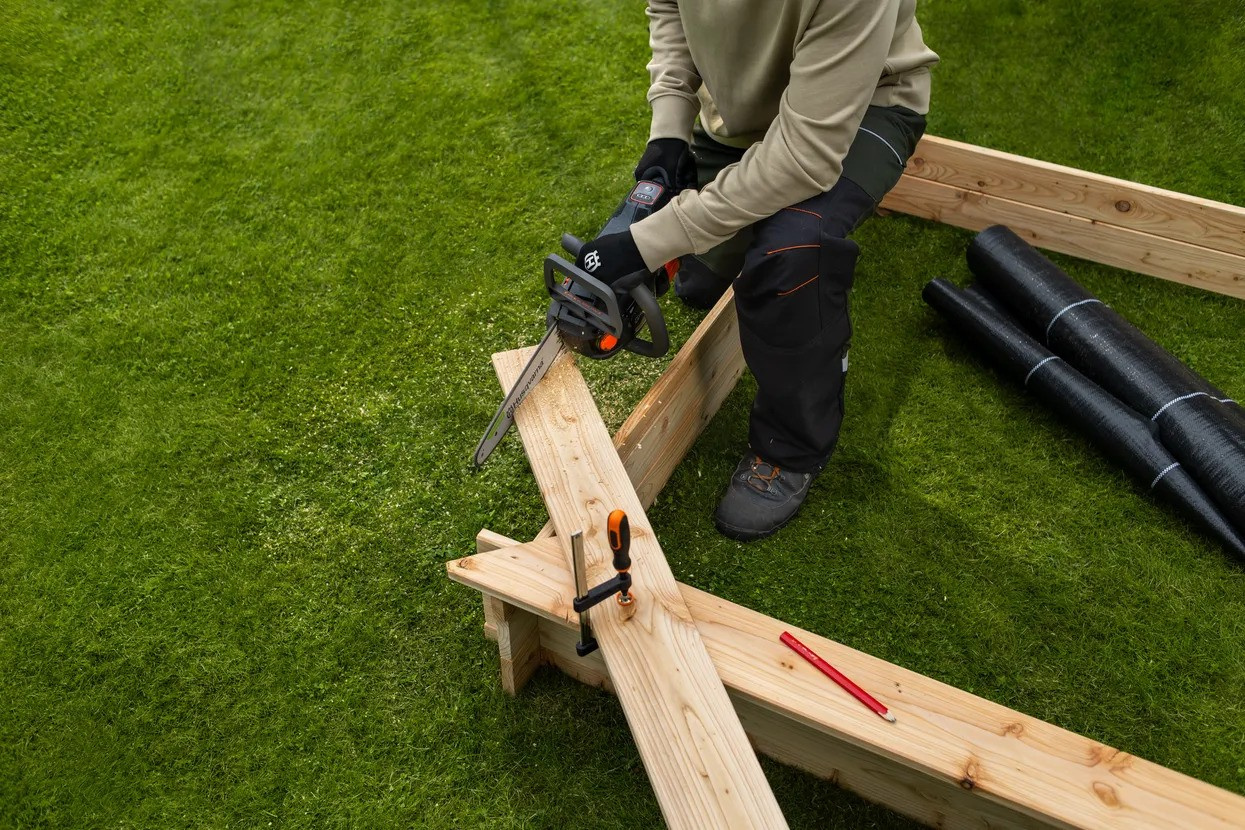 Husqvarna Aspire™ C15X-P4A with battery and charger