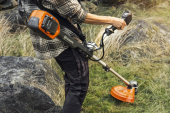 Husqvarna 220iR Battery Brushcutter incl battery & charger Husqvarna 220iR Battery Brushcutter incl battery & charger