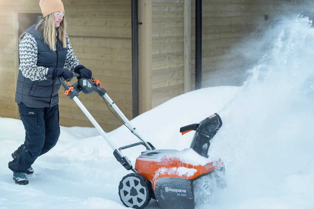 Husqvarna ST 253i Snow Blower