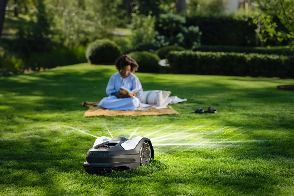 Husqvarna Automower® 405VE Nera Robotic Lawn Mower