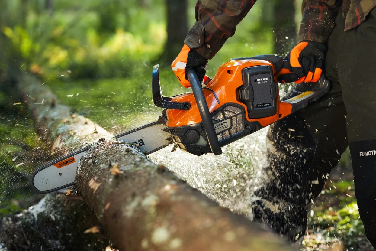 Husqvarna 440i Battery chainsaw without battery and charger