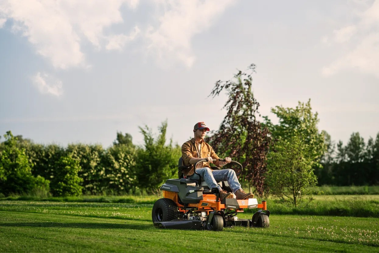 Husqvarna Z 342iF Battery-powered Zero-Turn Ride-on Mower